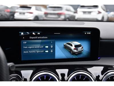 Mercedes A 200 AMG Line 7G-Tronic DISTRONIC LANE GPS CAM NIGHT KEYLESS 1° M (2025) - Photo 13