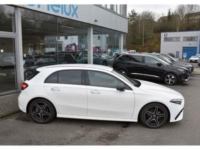 Mercedes A 200 AMG Line 7G-Tronic DISTRONIC LANE GPS CAM NIGHT KEYLESS 1° M (2025) - Photo 3