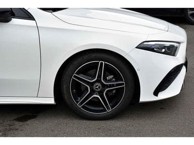 Mercedes A 200 AMG Line 7G-Tronic DISTRONIC LANE GPS CAM NIGHT KEYLESS 1° M (2025) - Photo 5