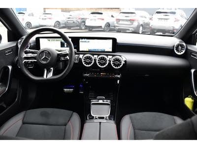 Mercedes A 200 AMG Line 7G-Tronic DISTRONIC LANE GPS CAM NIGHT KEYLESS 1° M (2025) - Photo 9