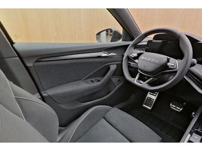 Skoda Superb Combi Sportline 2.0 TSI DSG7 150kW-204CV - Attelage - Jantes (2025) - Photo 8