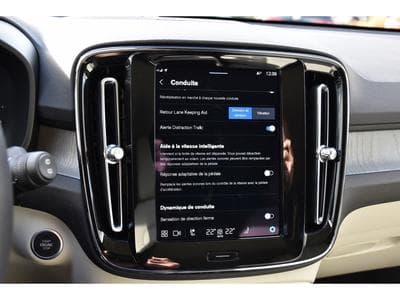 Volvo XC40 2.0 B3 MHEV Plus Dark DCT MEMO HARMAN PILOT ATT RMQ NEUF (2024) - Photo 13
