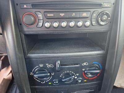 Peugeot 207 1.4 88 CV  Pack Clim (2007) - Photo 10