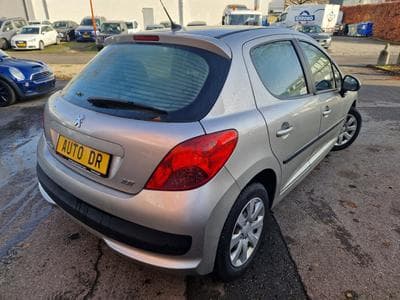 Peugeot 207 1.4 88 CV  Pack Clim (2007) - Photo 3