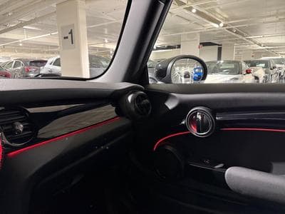 MINI Cooper 2.0 ESSENCE (2023) - Photo 9