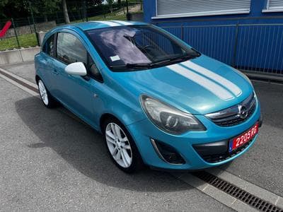 Opel Corsa 1.2 essence 86 sport (2011) - Photo 1
