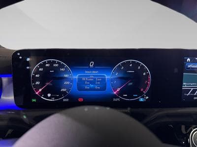 Mercedes CLA 200 1.3 HYBRID ESSENCE (2025) - Foto 2