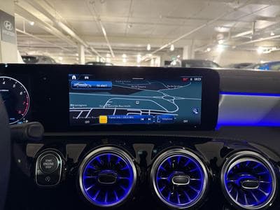 Mercedes CLA 200 1.3 HYBRID ESSENCE (2025) - Foto 3