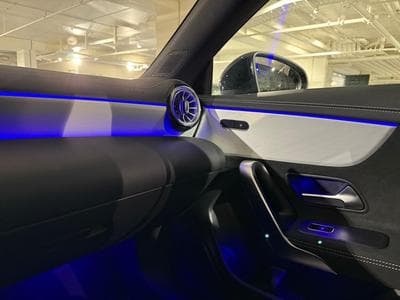 Mercedes CLA 200 1.3 HYBRID ESSENCE (2025) - Foto 9