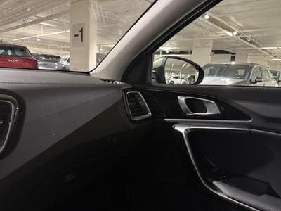 Kia Ceed 1.0 PULSE (2024) - Photo 9