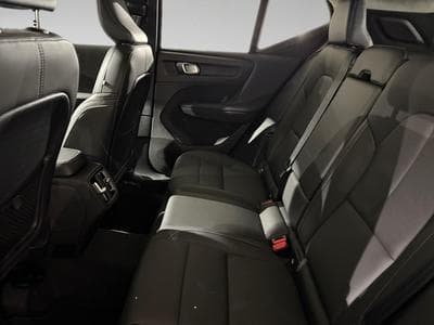 Volvo XC40 B3 HYBDRIDE ULTIMATE PLUS DARK (2024) - Photo 11