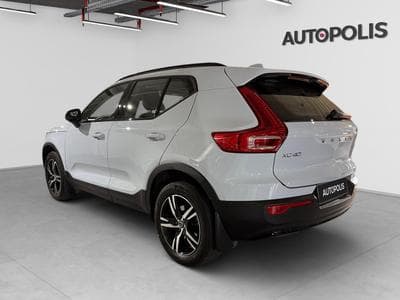 Volvo XC40 B3 HYBDRIDE ULTIMATE PLUS DARK (2024) - Photo 14