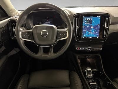 Volvo XC40 B3 HYBDRIDE ULTIMATE PLUS DARK (2024) - Photo 6