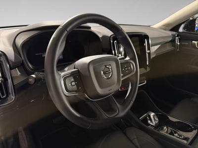 Volvo XC40 B3 HYBDRIDE ULTIMATE PLUS DARK (2024) - Photo 8