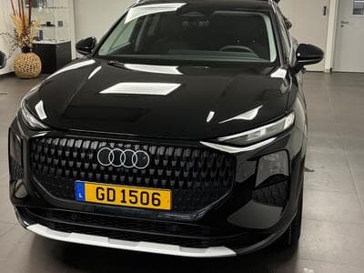 Audi Q3 S-Line (2025) - Photo 1