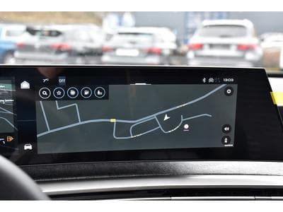 Peugeot 3008 1.2 Hybrid 145 Allure e-DSC6 ACC CAM360 JA19 NEUF (2025) - Foto 9