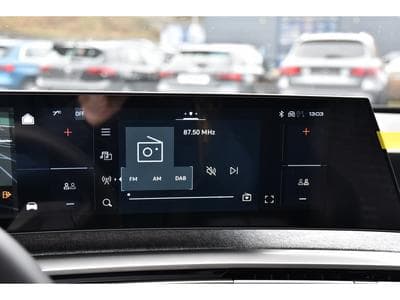 Peugeot 3008 1.2 Hybrid 145 Allure e-DSC6 ACC CAM360 JA19 NEUF (2025) - Foto 11