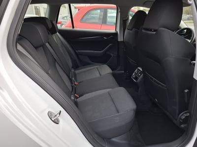 Skoda Octavia 2.0 TDI 116 COMBI AMBITION LED (2020) - Photo 9