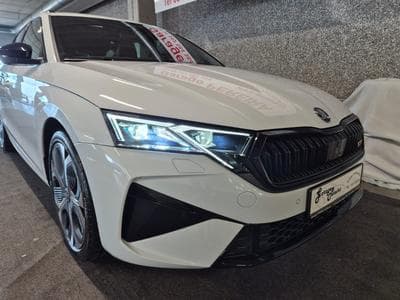 Skoda Octavia COMBI 2.0 TSI 265 RS DSG CANTON PANO CUIR NAVI (2026) - Foto 4