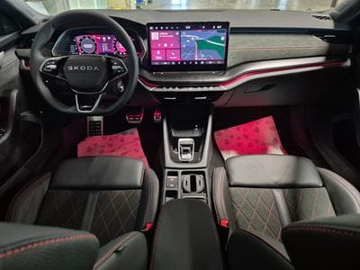 Skoda Octavia COMBI 2.0 TSI 265 RS DSG CANTON PANO CUIR NAVI (2026) - Foto 7