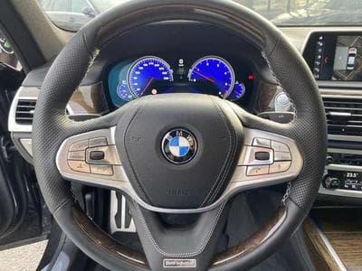 BMW 750 XDrive (2017) - Photo 10