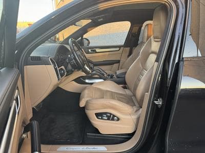 Porsche Cayenne Cayenne Turbo/21/Pano/Camera/ Burmester/ (2018) - Photo 10