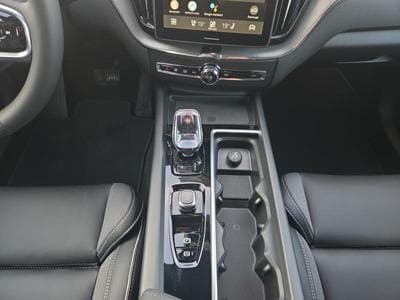 Volvo XC60 T6 Black Edition Plus / Hybride (2025) - Photo 11