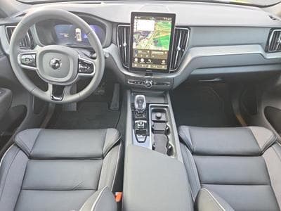 Volvo XC60 T6 Black Edition Plus / Hybride (2025) - Photo 3