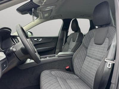 Volvo XC60 B4 Core / Diesel (2023) - Photo 10