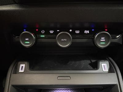 Citroën C4 X -42% 1.5 HDI 130cv BVA +GPS+CAM360+LED+Options (2024) - Photo 12