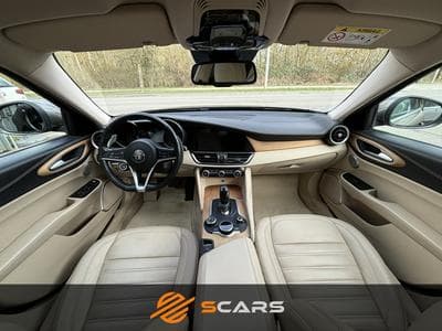 Alfa-Romeo Giulia 2.0 Super 200cv AT8 (2017) - Photo 10