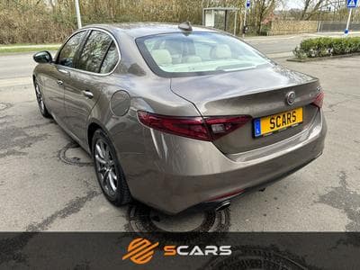 Alfa-Romeo Giulia 2.0 Super 200cv AT8 (2017) - Foto 6