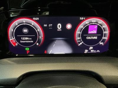 VW Golf GTI+DSG+LED+LM19+P.Tech (2025) - Photo 11