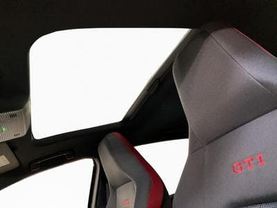 VW Golf GTI+DSG+LED+LM19+P.Tech (2025) - Photo 15