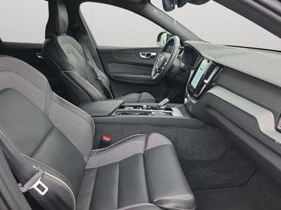 Volvo XC60 B5 Black Edition Plus / Essence (2025) - Photo 15