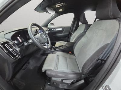 Volvo XC40 B3 Core / Essence (2024) - Foto 10