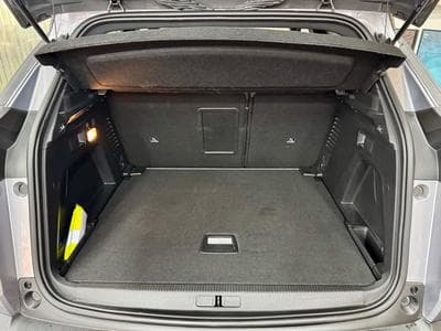 Peugeot 3008 3008 1.5 BlueHDi 131cv Auto ALLURE SiègCh/Navi/LED (2023) - Foto 7