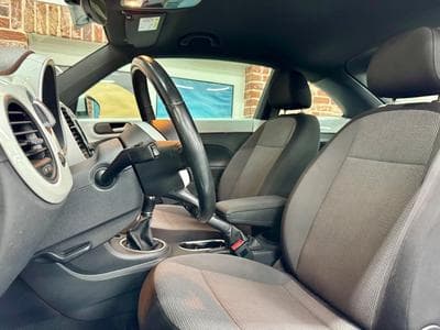 VW Beetle Beetle 2.0 TDi 110cv Navig/ClimaA/Park/jALU16/BT (2015) - Foto 5