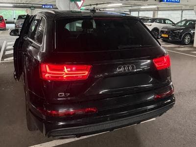 Audi Q7 S-line (2017) - Photo 1
