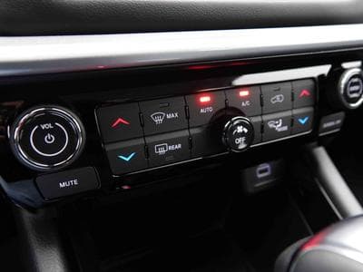 Jeep Compass 1.5 T4 e-Hybrid 131 DCT Altitude (2025) - Foto 13