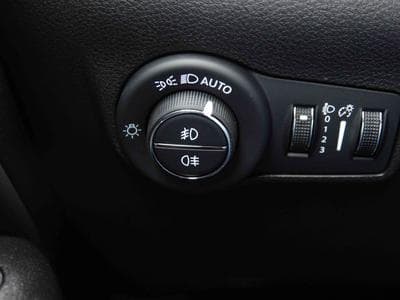 Jeep Compass 1.5 T4 e-Hybrid 131 DCT Altitude (2025) - Foto 15