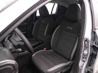 Jeep Avenger 1.2 MHEV DCT Longitide (2025) - Foto 6