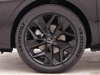 DS Automobiles DS4 1.2 PureTech 136 e-DCS6 Pallas (2025) - Foto 4