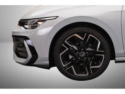 VW Golf 1.5 eTSI mHEV 150 DSG R-Line (2025) - Photo 9