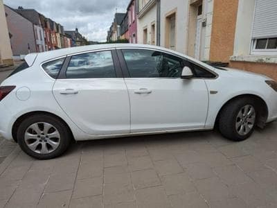 Opel Astra P-J/103/1940 (2010) - Foto 1