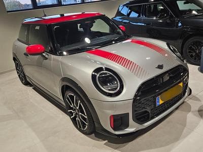 Mini Cooper John Cooper Works (2025) - Photo 1