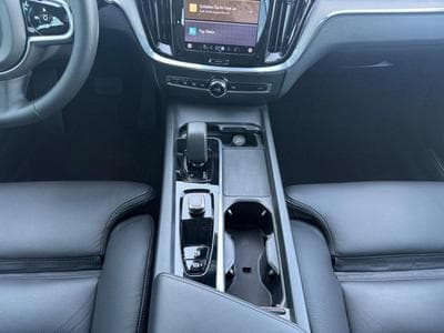 Volvo V60 B4 AWD Plus Dark / Electrique (2023) - Photo 11