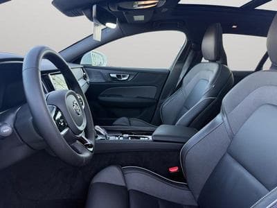 Volvo V60 B4 AWD Ultimate Dark / Diesel (2023) - Photo 10