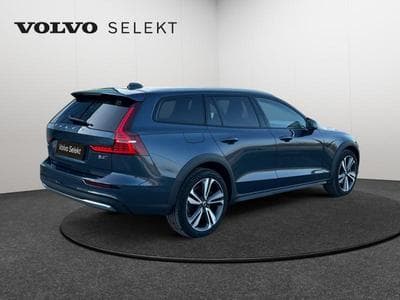 Volvo V60 B4 AWD Ultimate Dark / Diesel (2023) - Photo 2