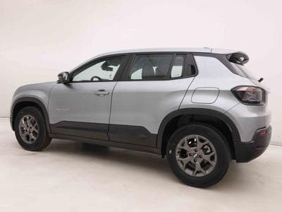 Jeep Avenger 1.2 MHEV DCT Longitide (2025) - Foto 2